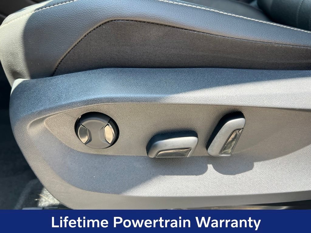 Used 2024 Volkswagen Tiguan SE w/ Panoramic Sunroof Package AWD/4WD image 15