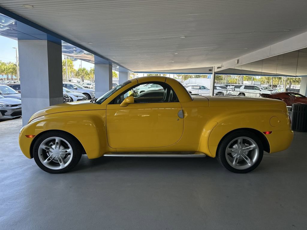 Used 2004 Chevrolet SSR w/ Preferred Equipment Group image 5