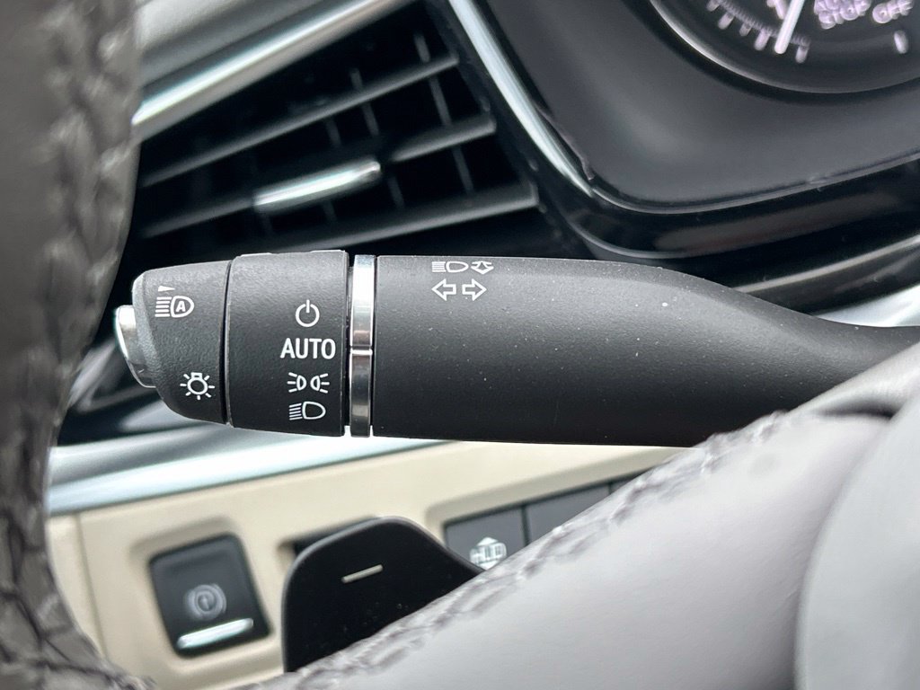 Used 2024 Cadillac XT6 Premium Luxury w/ Technology Package FWD image 32