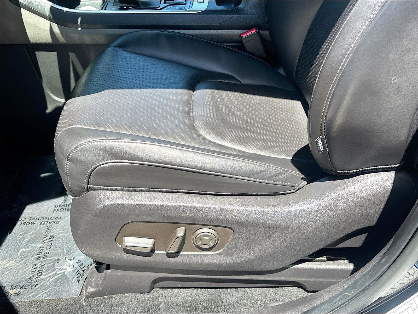 Used 2025 Kia Carnival FWD image 19