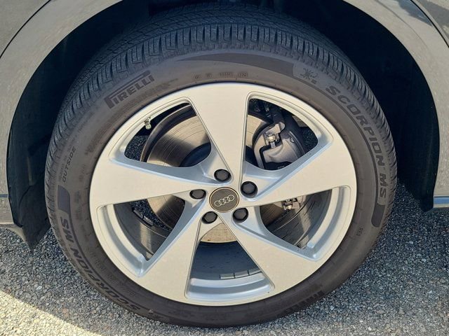 Certified 2025 Audi Q5 Premium w/ Premium Plus AWD/4WD image 9