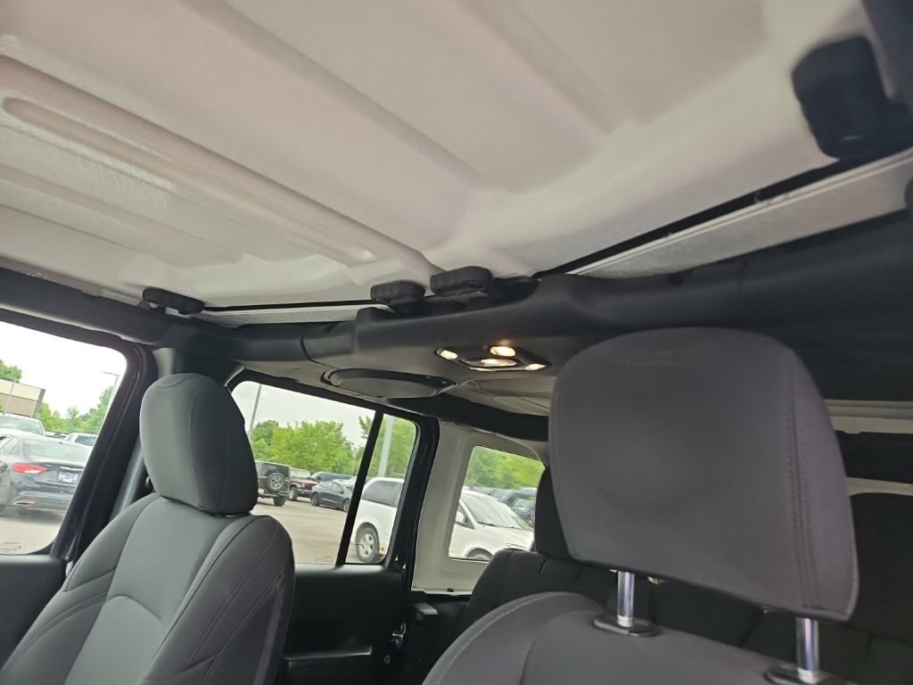 Used 2022 Jeep Wrangler Unlimited Sport AWD/4WD image 16