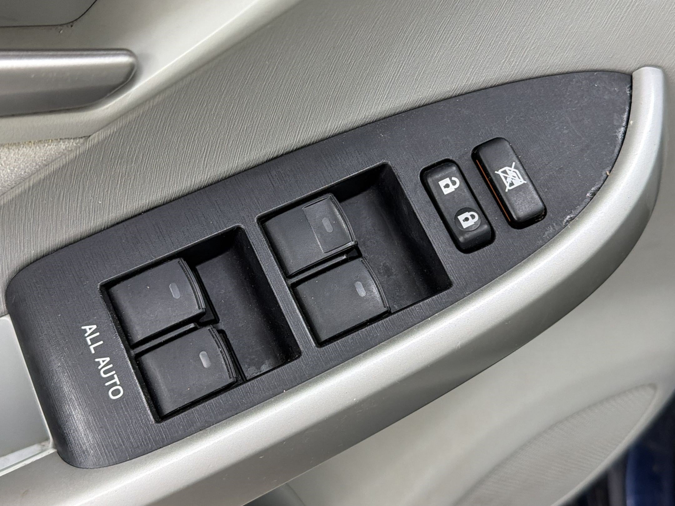 Used 2014 Toyota Prius Two FWD image 23