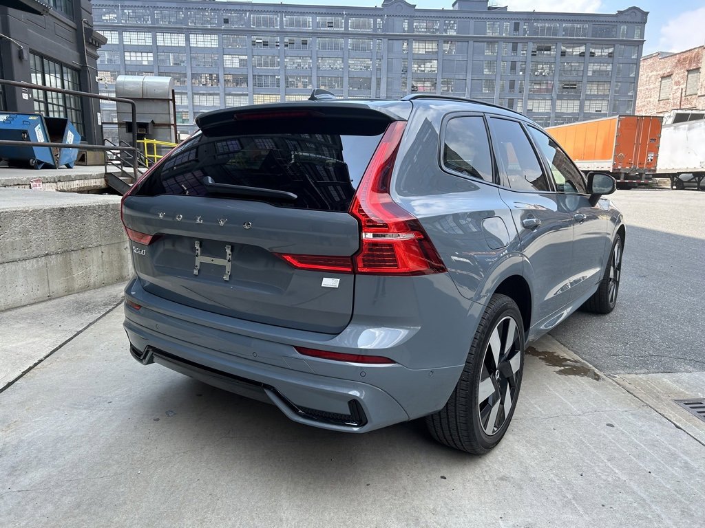 Certified 2024 Volvo XC60 T8 Plus w/ Climate Package image 10