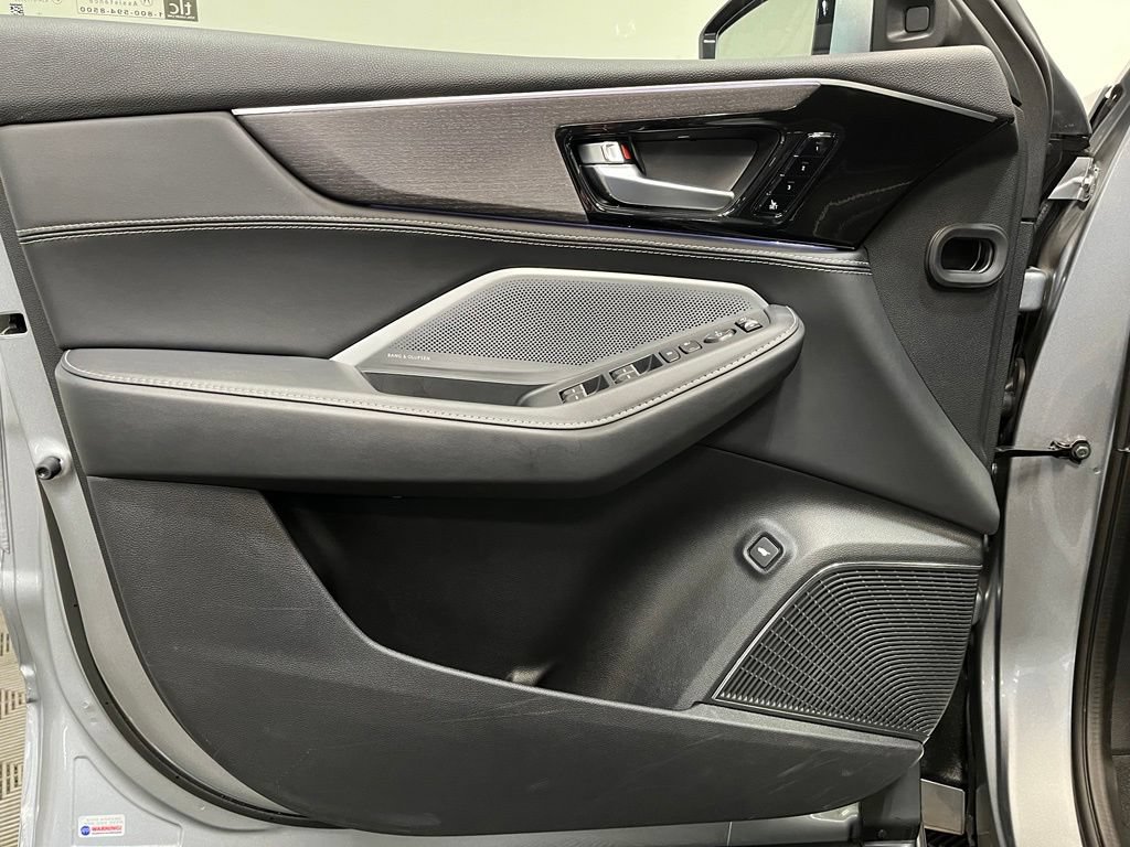 Certified 2025 Acura MDX SH-AWD w/ Advance Package image 13