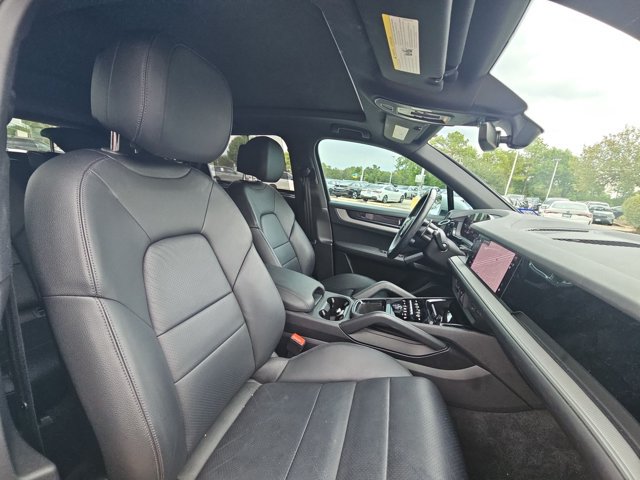 Used 2024 Porsche Cayenne AWD/4WD image 17