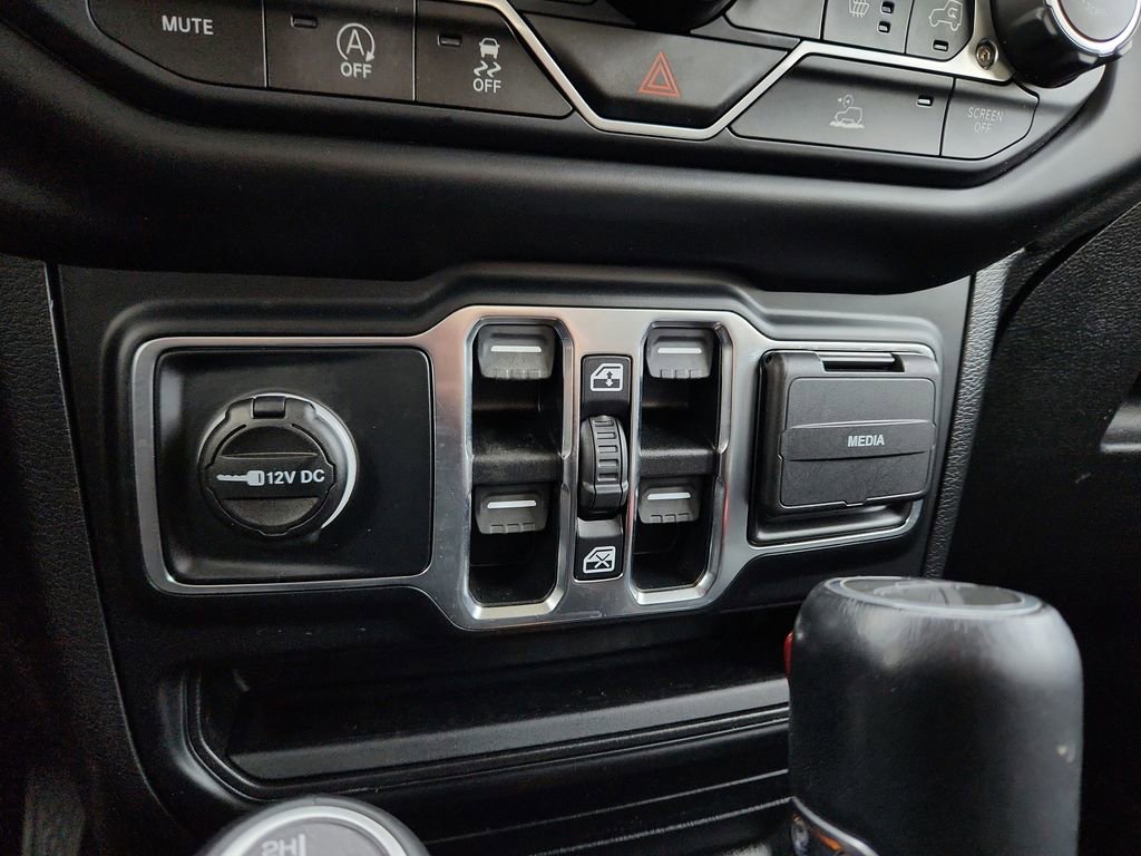 Used 2021 Jeep Gladiator Overland w/ Uconnect 4C Nav & Sound Group AWD/4WD image 13