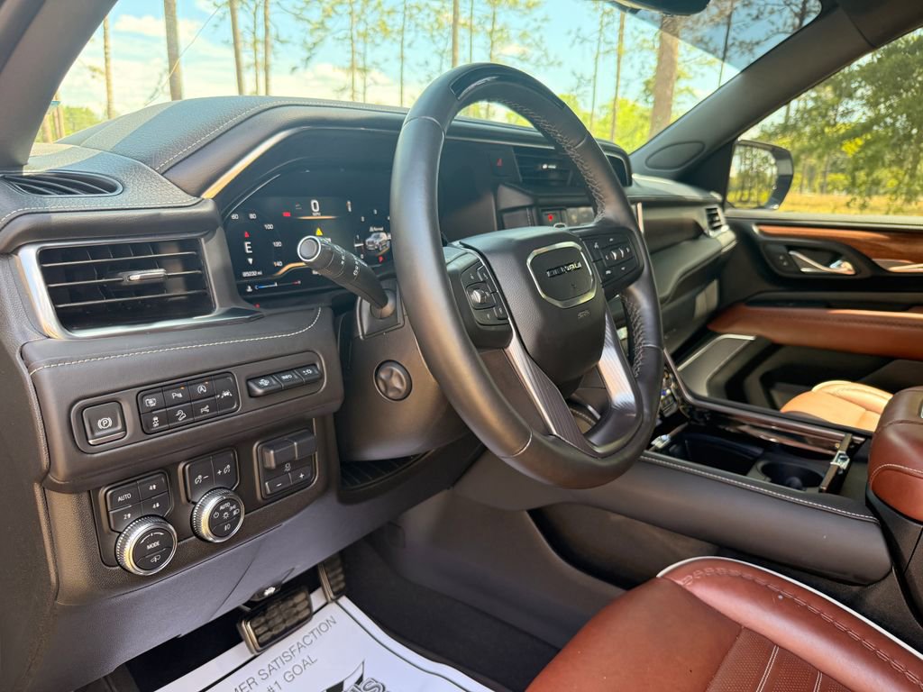 Used 2024 GMC Yukon XL Denali Ultimate AWD/4WD image 17