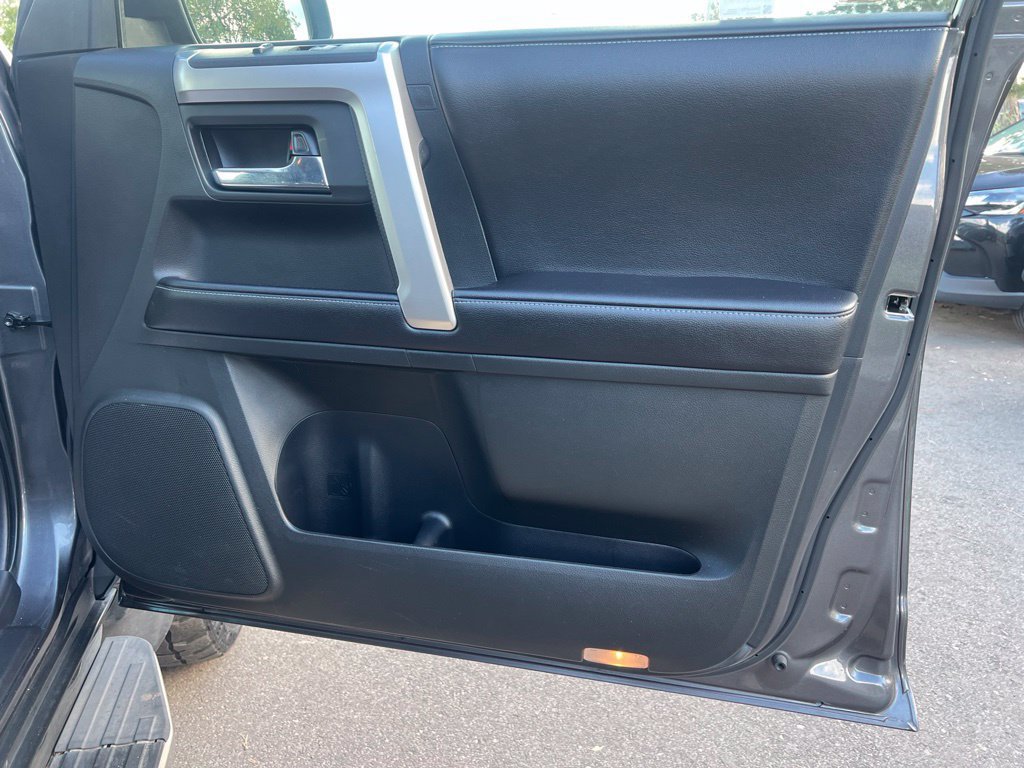 Used 2017 Toyota 4Runner SR5 RWD image 8