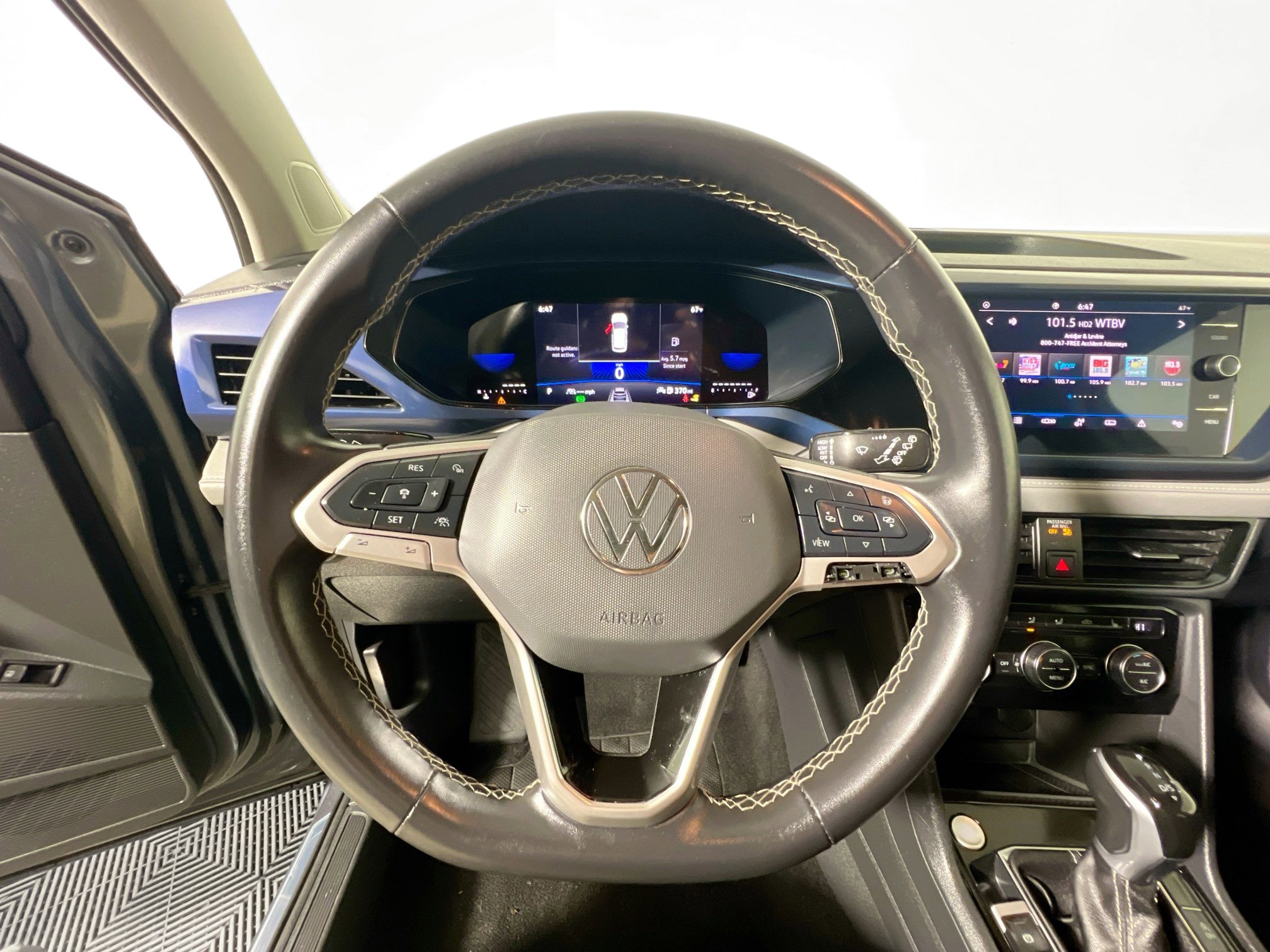 Used 2024 Volkswagen Taos SE image 17