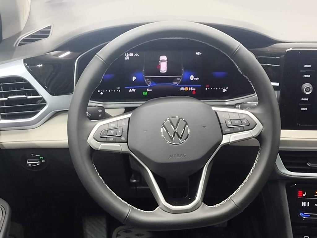 New 2025 Volkswagen Taos SE image 34