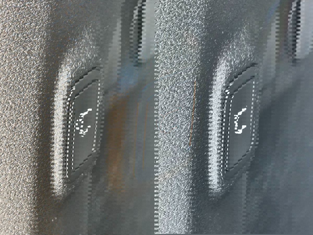 Used 2020 Jeep Cherokee Limited image 23