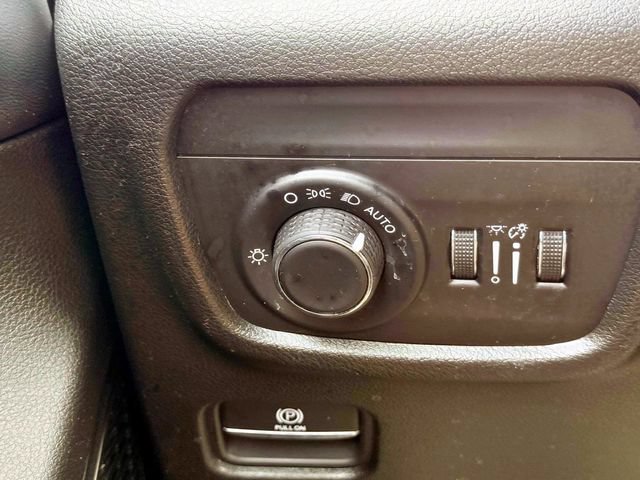 Certified 2023 Jeep Grand Cherokee Laredo w/ Luxury Tech Group I AWD/4WD image 23