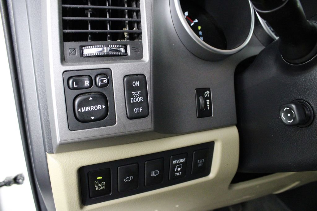 Used 2012 Toyota Sequoia Platinum image 22