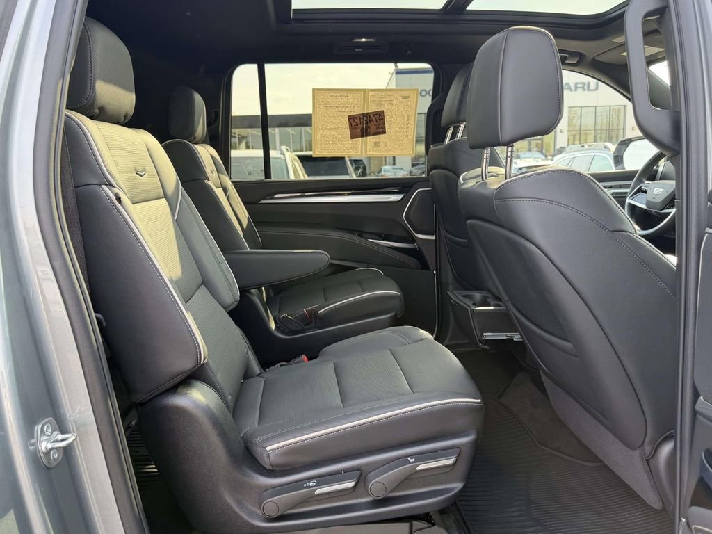 Certified 2025 Cadillac Escalade ESV Premium Luxury image 13