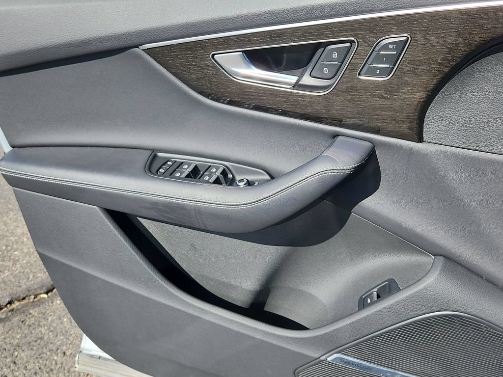 Used 2025 Audi Q7 3.0T Premium Plus AWD/4WD image 7