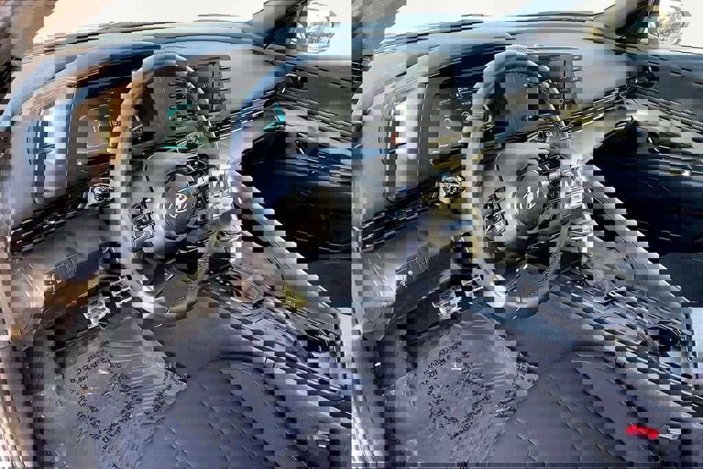 Used 2025 Hyundai Elantra Sport image 14