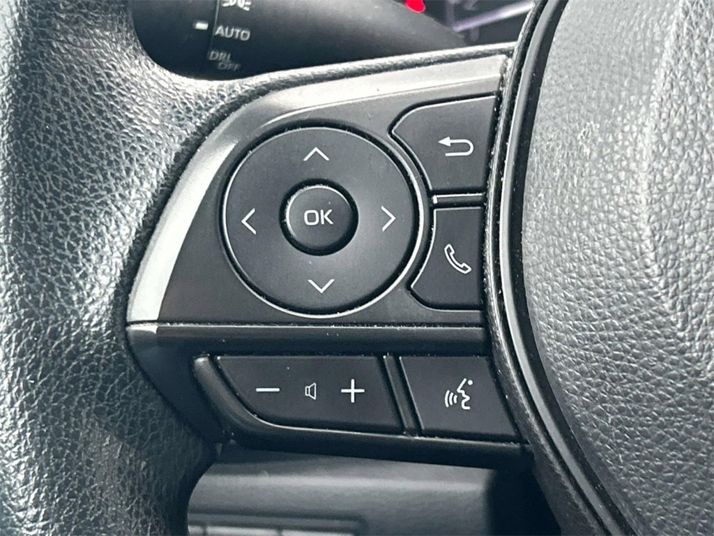 Used 2021 Toyota Corolla L image 21