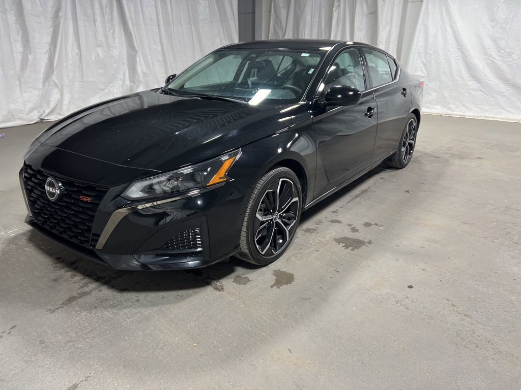 Used 2025 Nissan Altima 2.5 SR image 3
