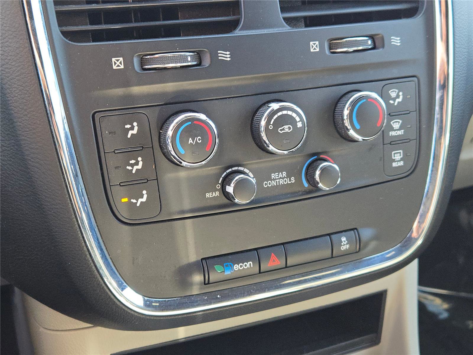 Certified 2019 Dodge Grand Caravan SXT image 32