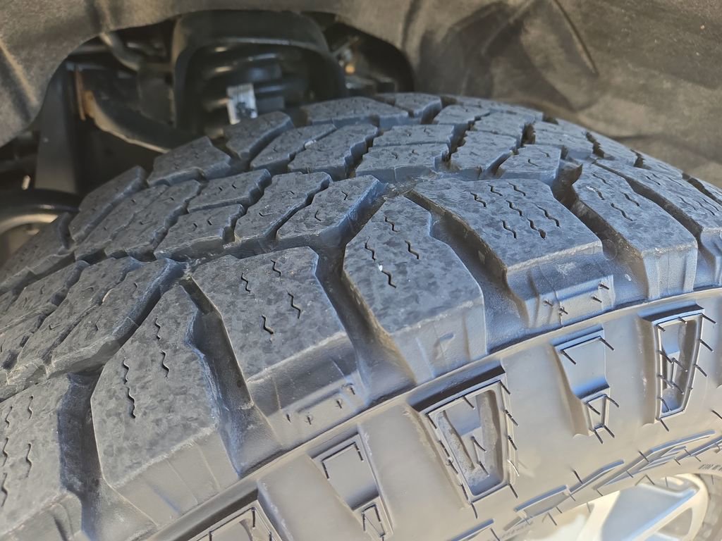 Used 2022 GMC Canyon AT4 image 11