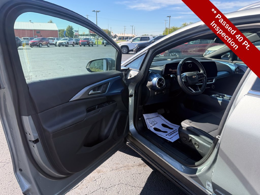 Used 2024 Chevrolet Equinox EV LT FWD image 11