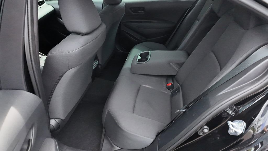 Used 2025 Toyota Corolla LE FWD image 4
