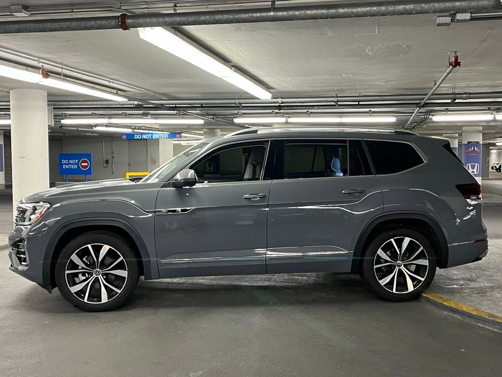 Certified 2025 Volkswagen Atlas SEL Premium R-Line image 35
