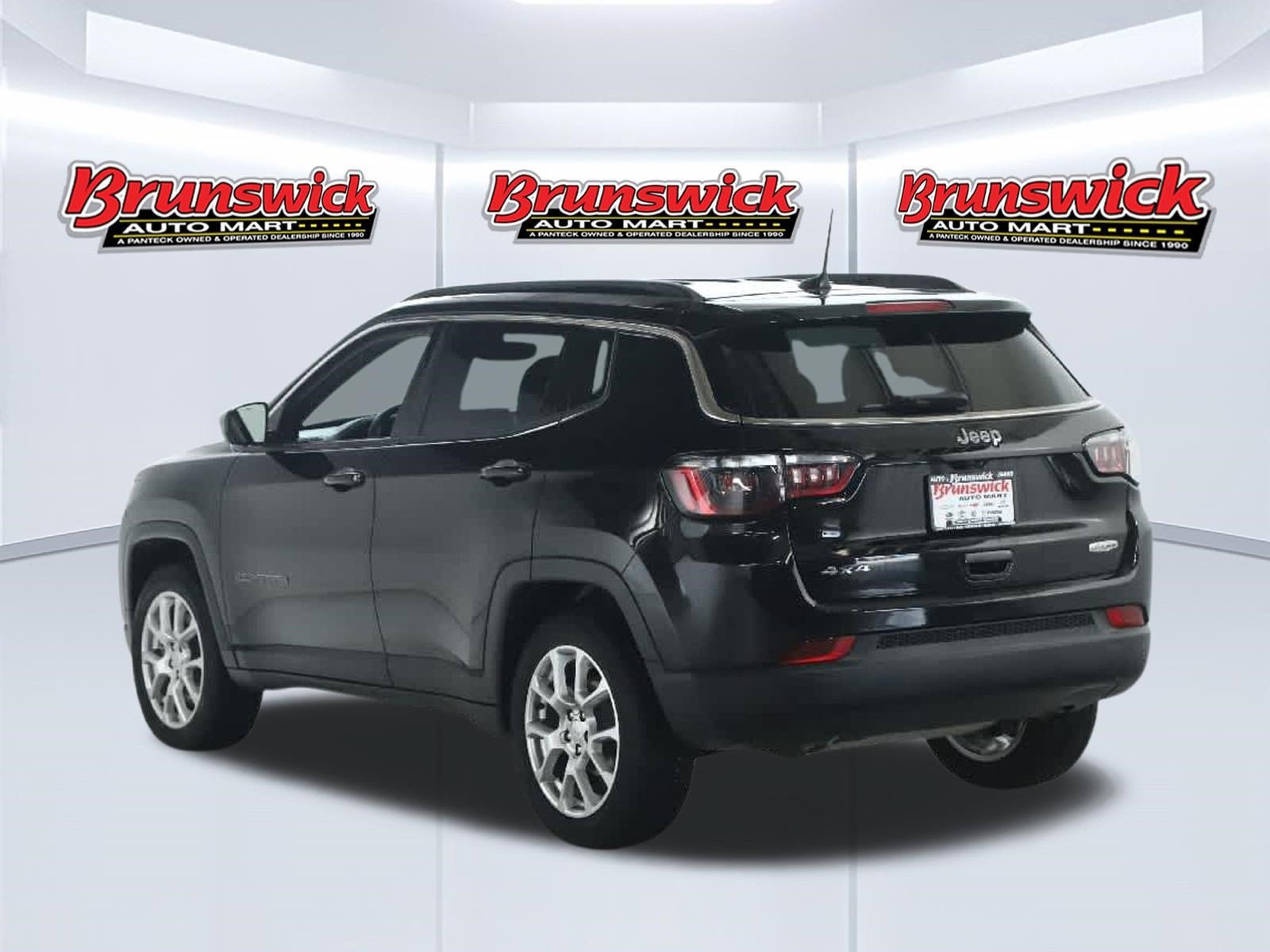 Used 2023 Jeep Compass Latitude AWD/4WD image 40