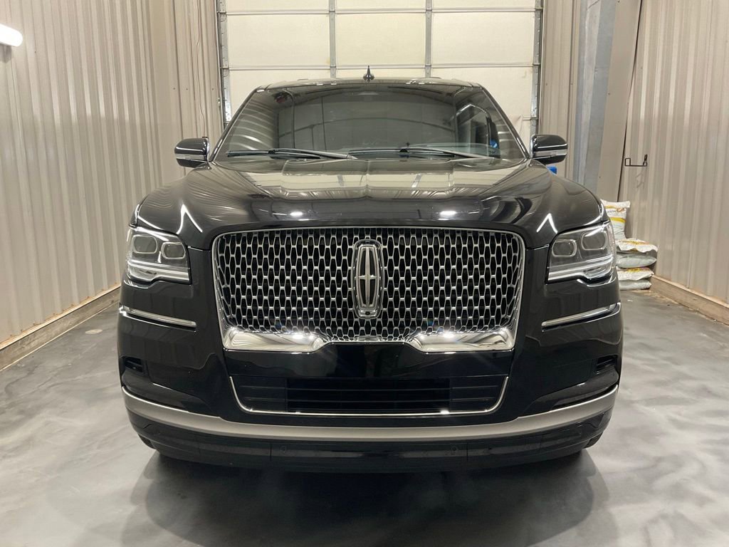Used 2023 Lincoln Navigator Reserve AWD/4WD image 2