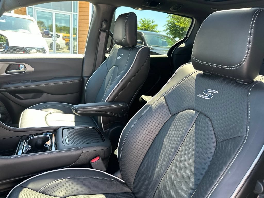 New 2027 Chrysler Pacifica Limited FWD image 23