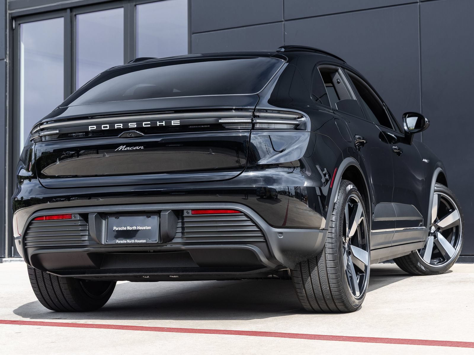 Certified 2025 Porsche Macan Electric RWD image 11