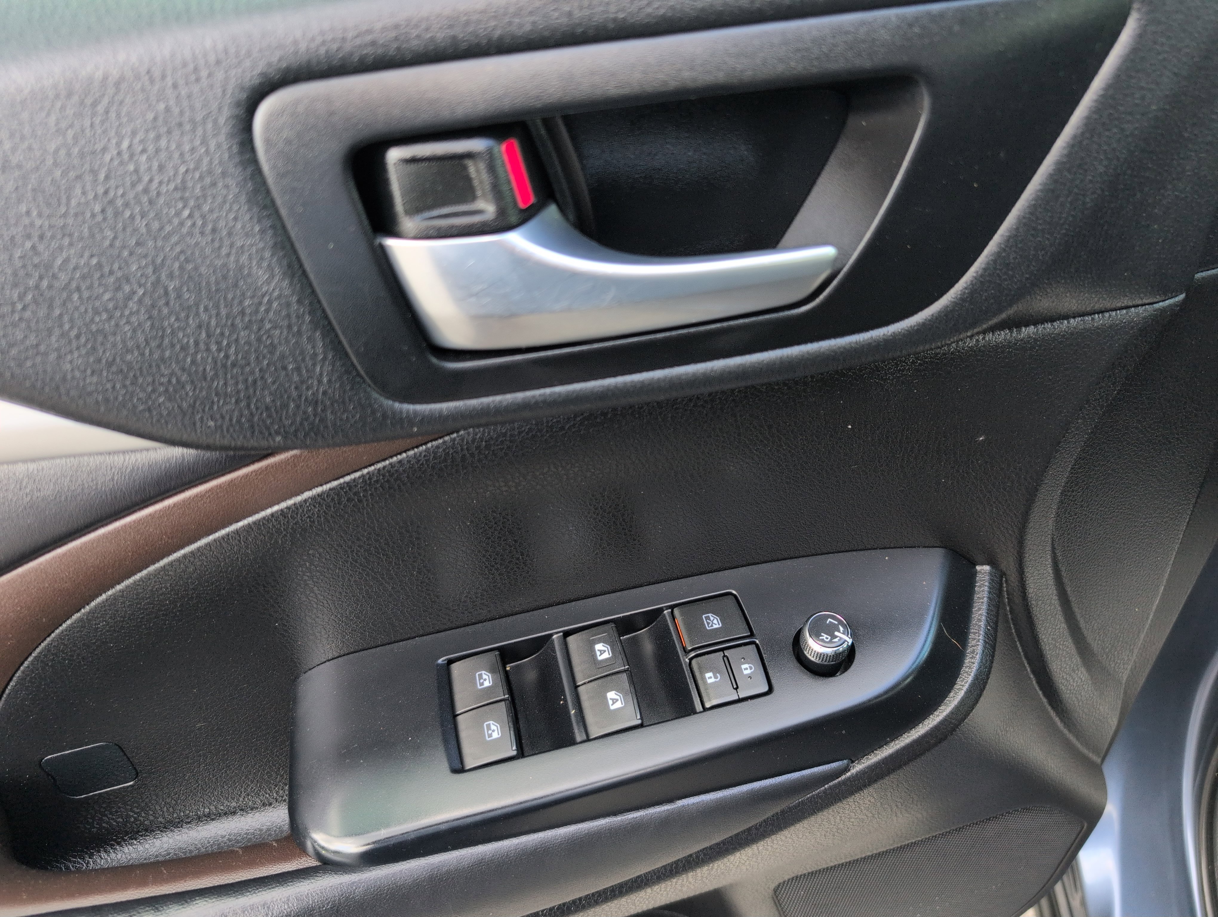 Used 2018 Toyota Highlander XLE image 13