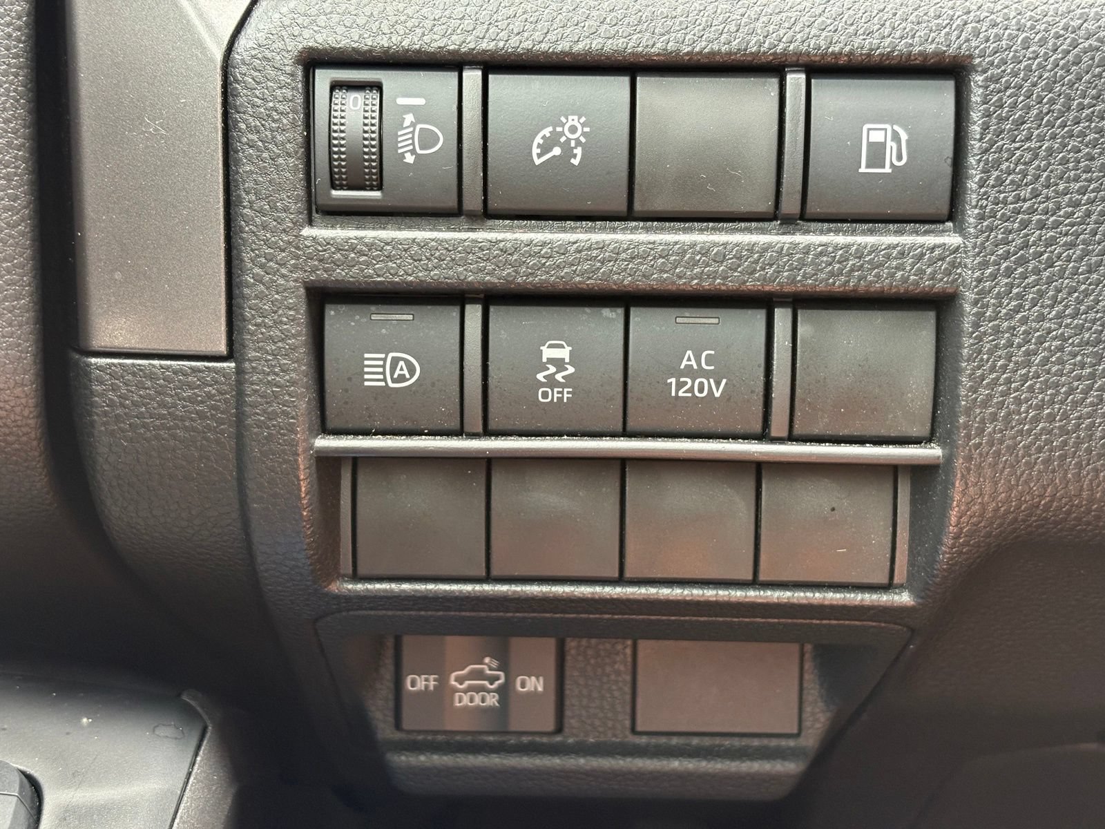 Used 2025 Toyota Tacoma TRD Off-Road AWD/4WD image 17