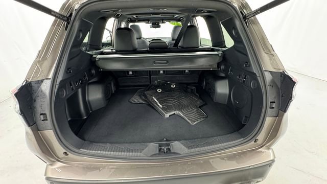 Certified 2025 Subaru Forester Touring AWD/4WD image 17