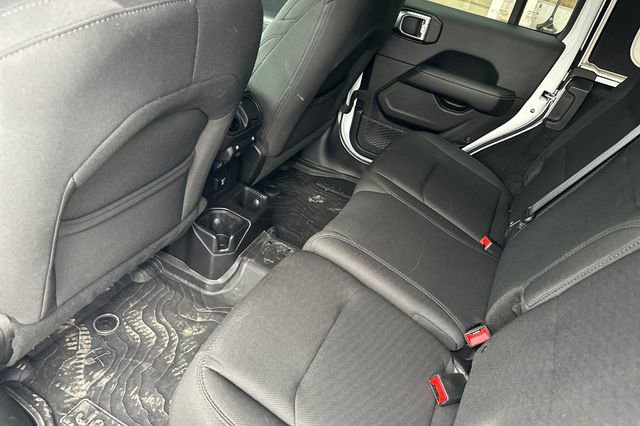 Used 2018 Jeep Wrangler Unlimited Sahara image 15