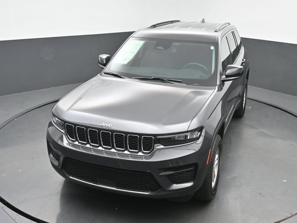Used 2022 Jeep Grand Cherokee Laredo w/ Luxury Tech Group I AWD/4WD image 35