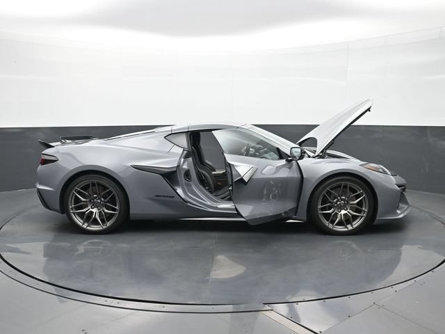 Used 2025 Chevrolet Corvette Z06 RWD image 27