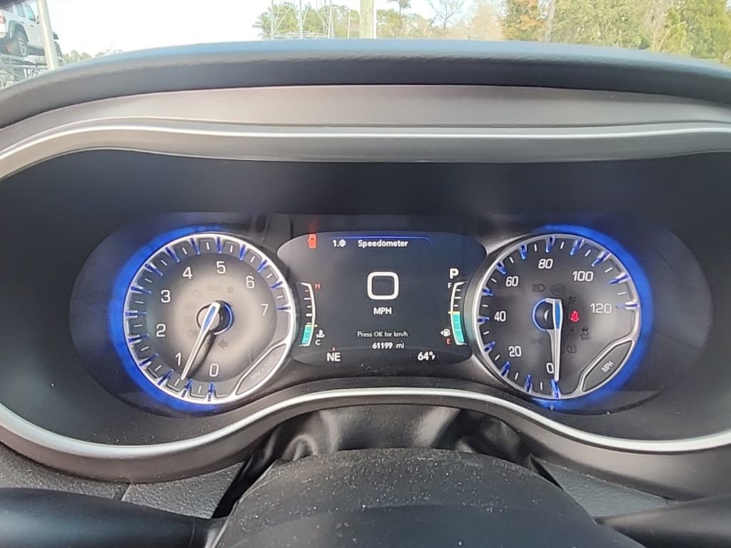 Certified 2023 Chrysler Pacifica Touring-L image 11