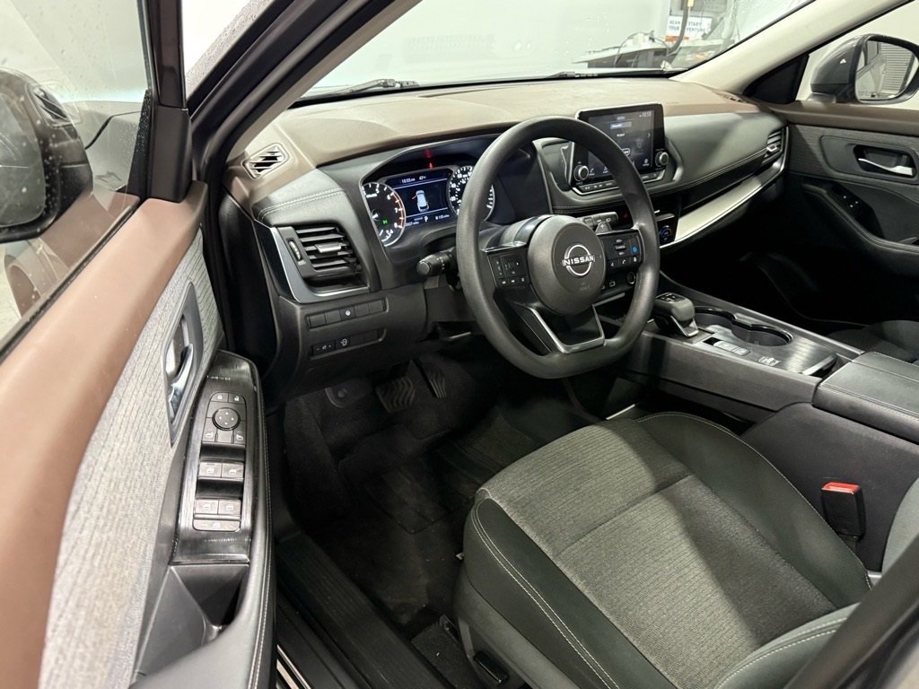 Used 2023 Nissan Rogue SV image 10