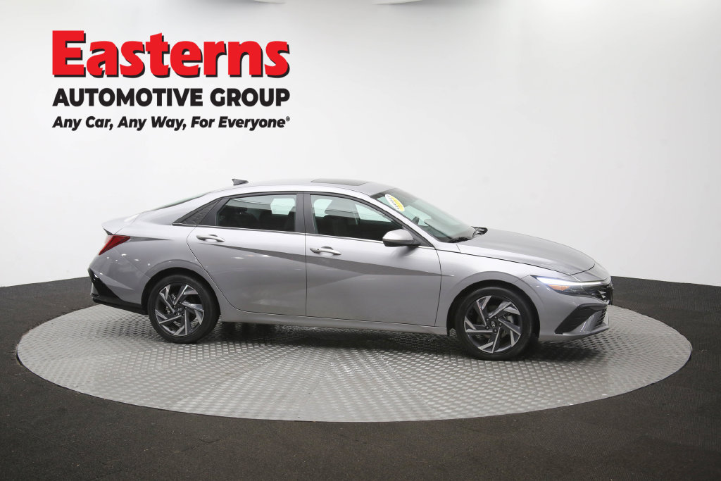 Used 2025 Hyundai Elantra SEL FWD image 50