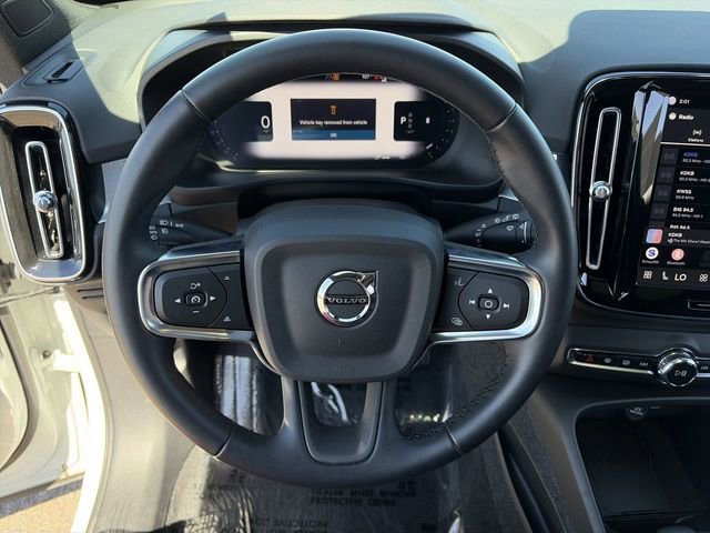 Used 2025 Volvo XC40 B5 Core image 25