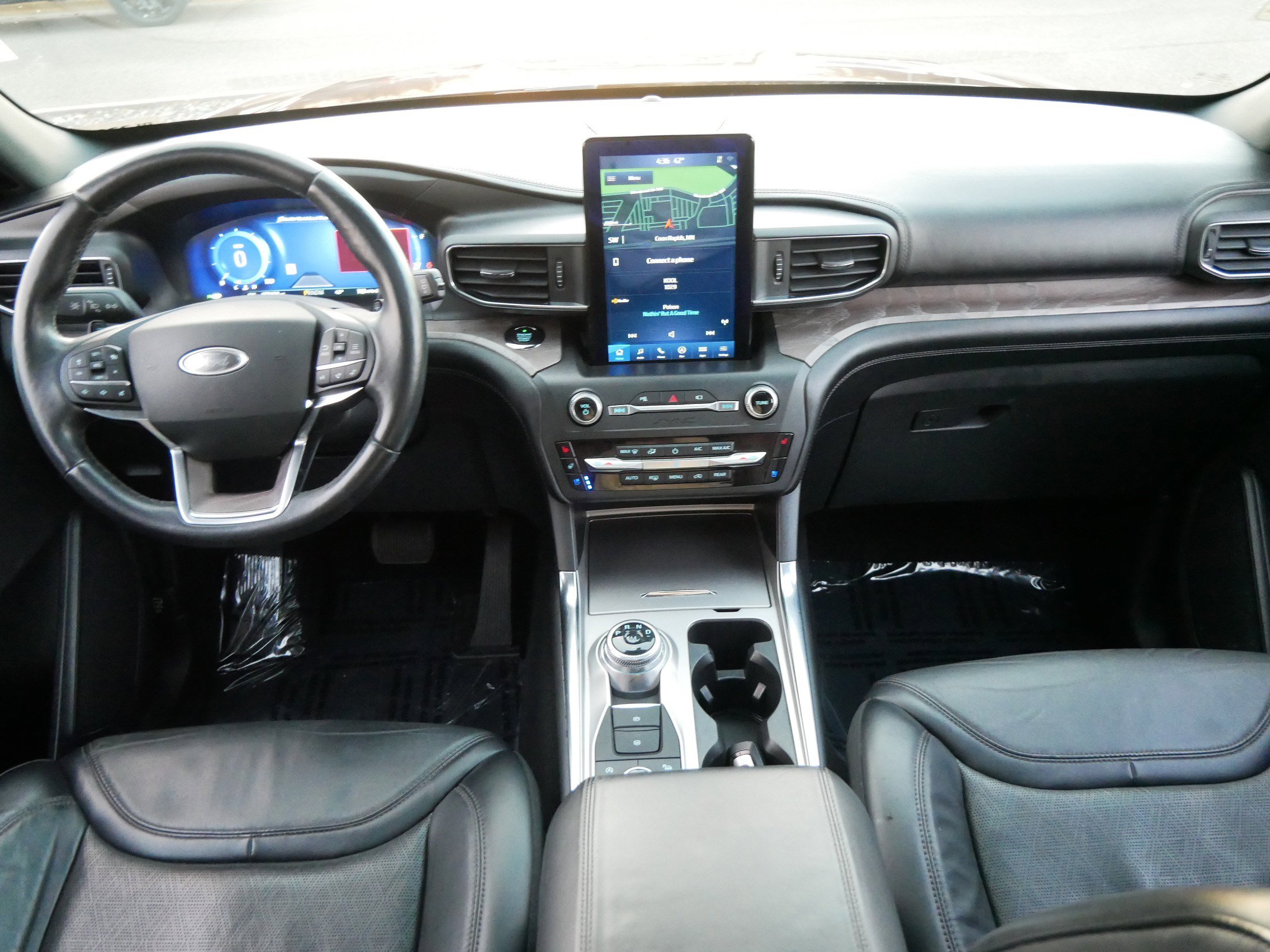 Certified 2020 Ford Explorer Platinum w/ Premium Technology Package image 10