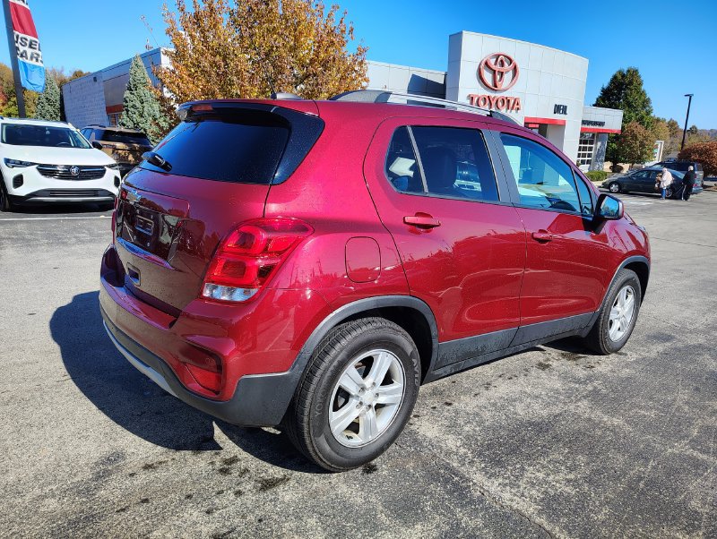 Used 2021 Chevrolet Trax LT w/ Driver Confidence Package FWD image 4