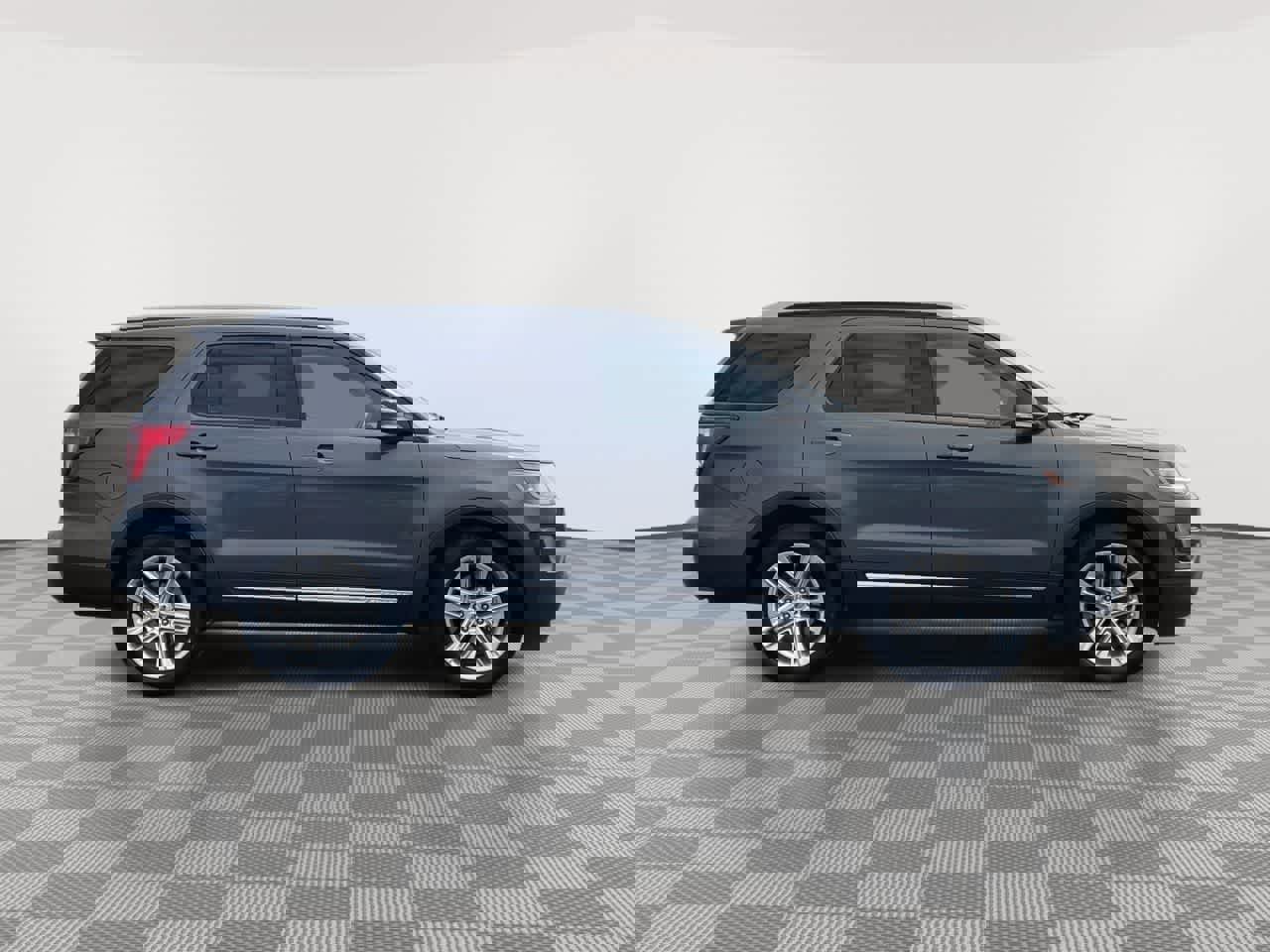 Used 2016 Ford Explorer XLT w/ Equipment Group 202A AWD/4WD image 9