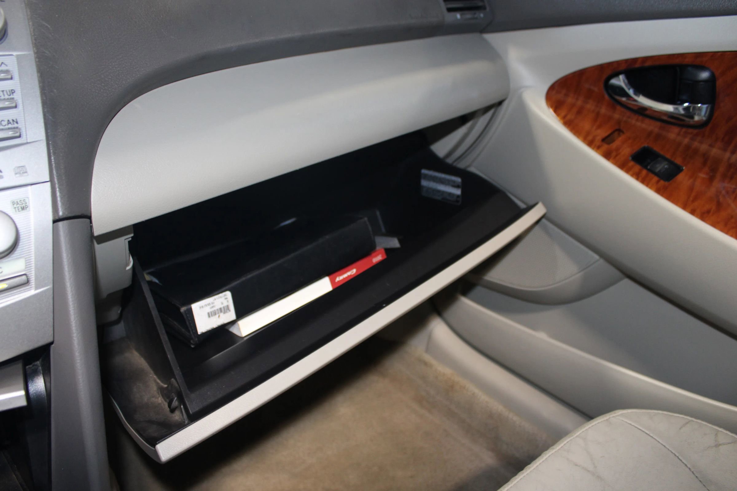 Used 2010 Toyota Camry XLE image 21