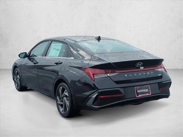 Certified 2025 Hyundai Elantra Limited FWD image 9