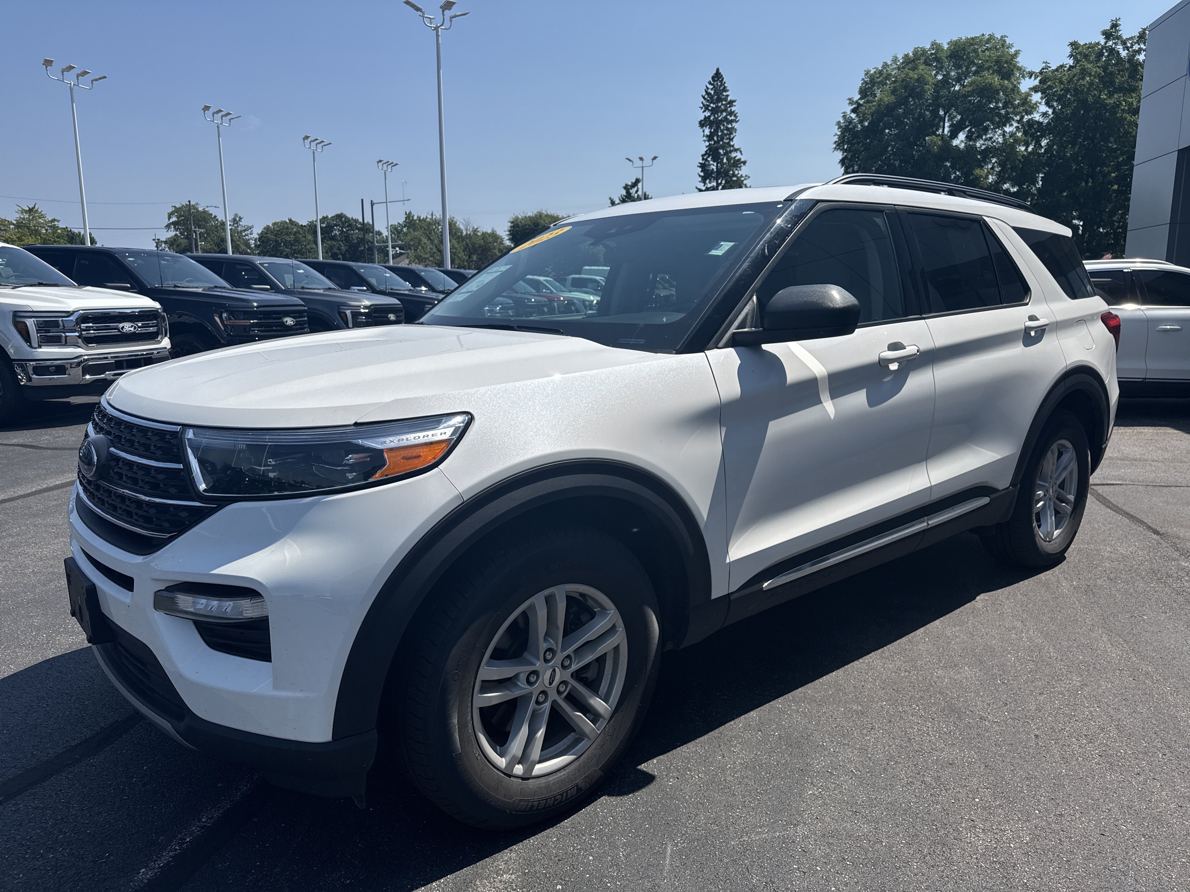 Used 2023 Ford Explorer XLT w/ Equipment Group 202A AWD/4WD image 3