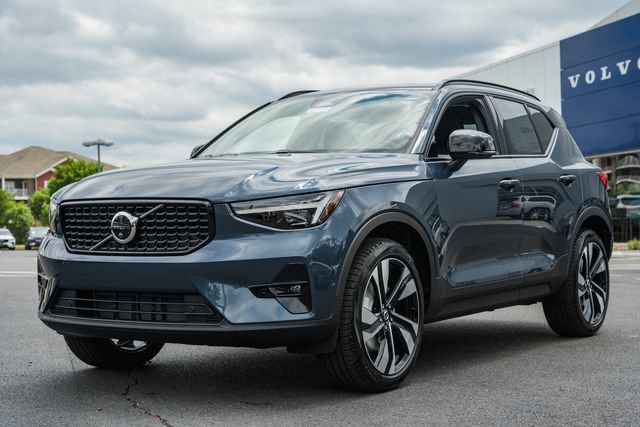 New 2026 Volvo XC40 B5 Plus w/ Climate Package AWD/4WD image 3
