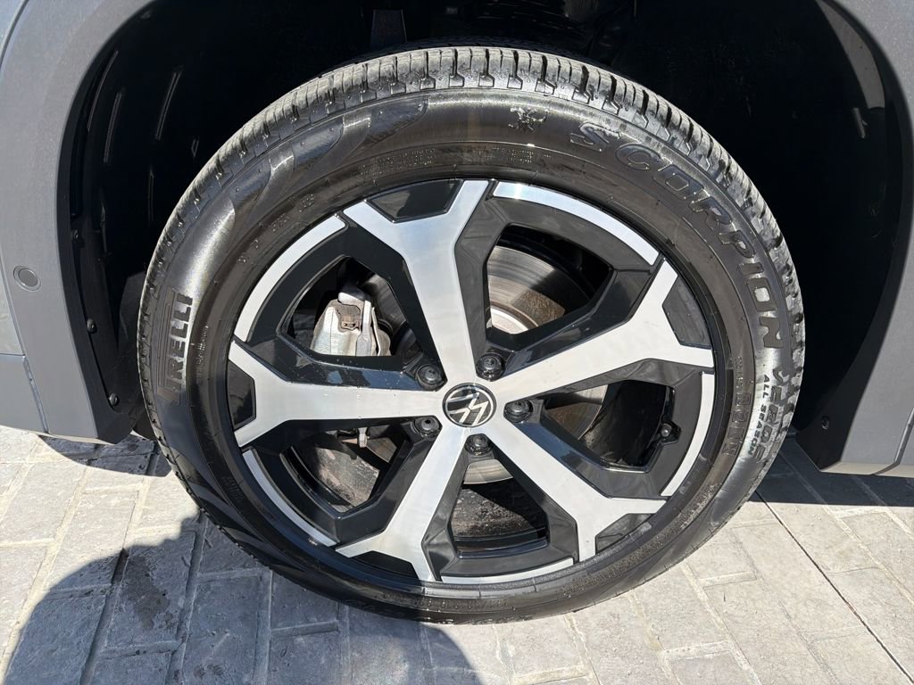 Certified 2025 Volkswagen Tiguan SE image 27